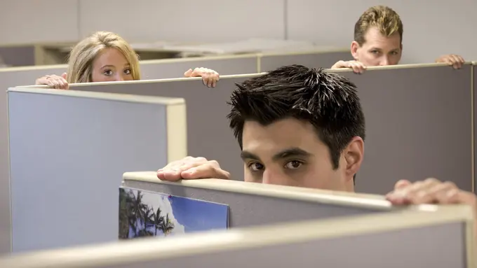 Tips Ngegebet Rekan Kerja