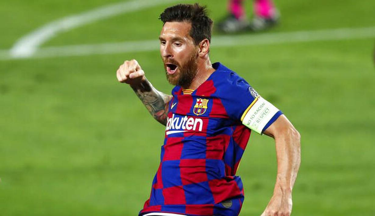 Striker Barcelona, Lionel Messi, melakukan selebrasi usai membobol gawang Napoli pada laga Liga Champions di Stadion Camp Nou, Sabtu (8/8/2020). Barcelona menang 3-1 atas Napoli. (AP/Joan Monfort)