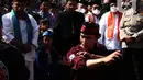 Seniman Betawi menampilkan kesenian bela diri asli Betawi Palang Pintu dalam Lebaran Tenabang 2022 di kawasan Tanah Abang, Jakarta, Sabtu (4/6/2022). Kegiatan yang menampilkan berbagai kesenian Betawi, makanan tradisional, perlombaan, dan bazar UMKM itu mengangkat tema KolaborAksi. (Liputan6.com/Angga Yuniar)