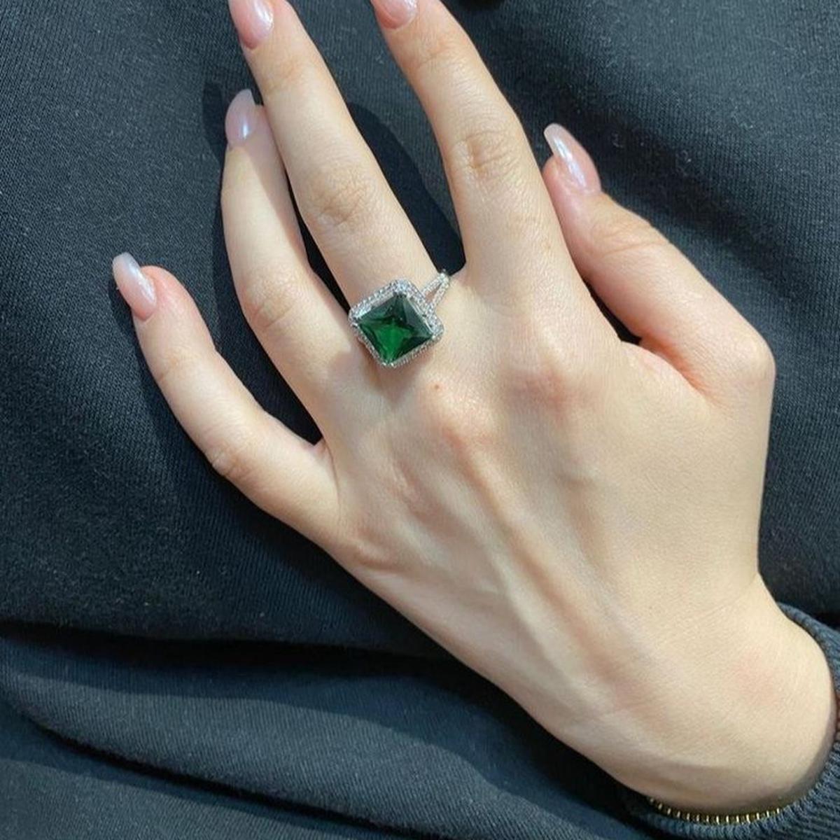 Cincin Batu Zamrud