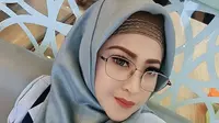 Pedangdut Neng Wirdha ingin bermaaf-maafan dengan ibundanya, Elvy Sukaesih (https://www.instagram.com/p/CdTEvelrfYA/)