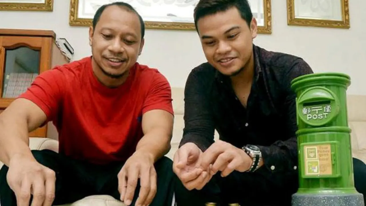 Karena Nabung Koin Sebanyak $ 6.000, Pria ini Dilamar 3 Wanita