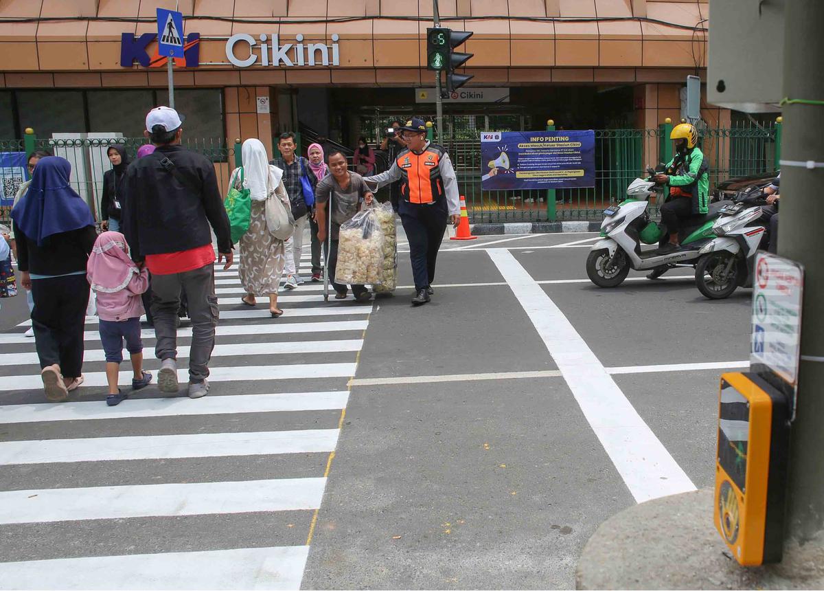 FOTO: Uji Coba Pelican Crossing di Stasiun Cikini,