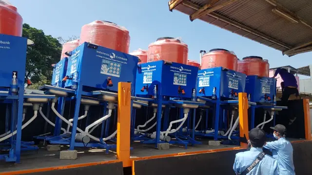 LPEI memberikan bantuan 32 unit wastafel portable dan 32 unit thermo gun kepada 4 Pelaku Usaha yang merupakan Nasabah LPEI di Wilayah Jawa Barat dan sekitarnya. (Dok LPEI)