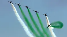 Sejumlah pesawat jet milik Pakistan unjuk kemampuan di pameran dirgantara yang diselenggarakan oleh Angkatan Udara Pakistan di kota pelabuhan Karachi, Pakistan selatan, pada 27 Februari 2020. (Xinhua/Str)