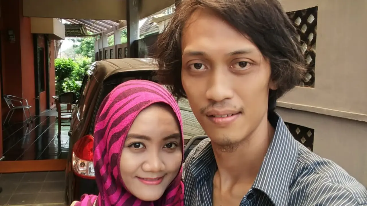 Agus Sukirno dan istrinya Chika Agustine