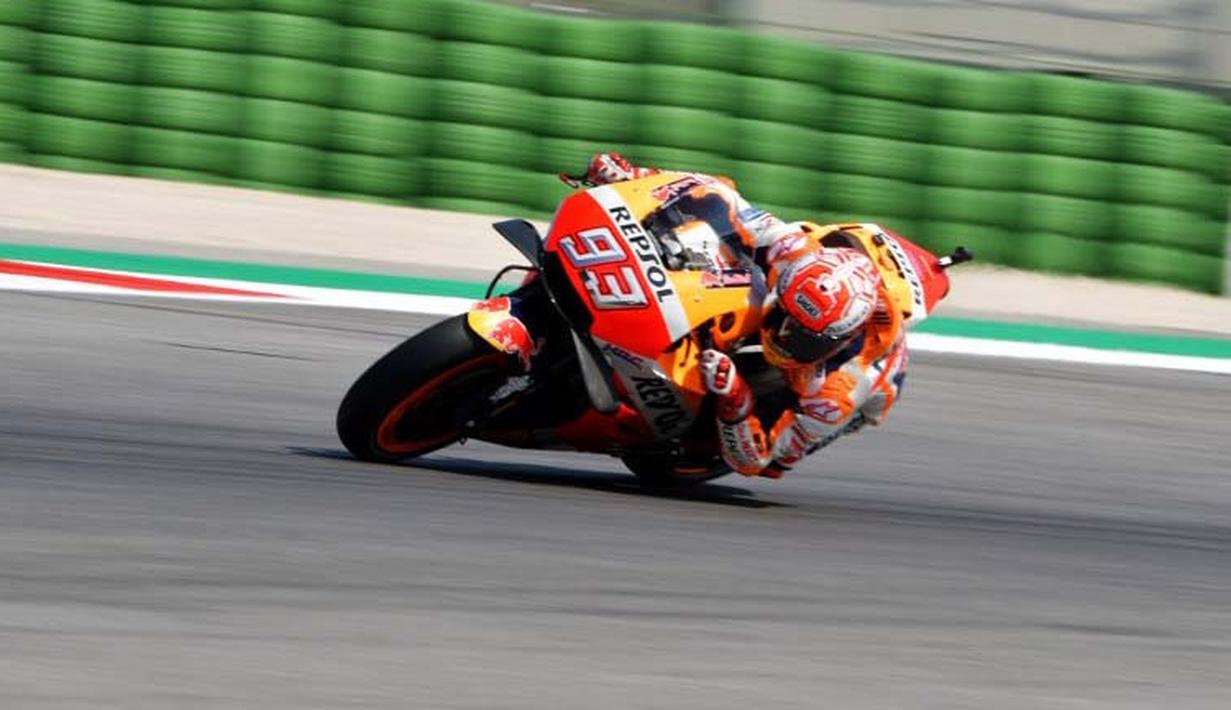 Pebalap Repsol Honda, Marc Marquez, saat sesi kualifikasi MotoGP San Marino di Sirkuit Marco Simoncelli, Minggu (9/9/2018). Lorenzo menjadi yang tercepat dengan catatan waktu 1 menit 31,629 detik. (AFP/Tiziana Fabi)