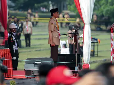 Presiden Joko Widodo memberikan pengarahan dalam acara Peringatan Hari Pramuka dan Pembukaan Raimuna Nasional XI Gerakan Pramuka di Bumi Perkemahan Cibubur, Jakarta, Senin (13/8). (Liputan6.com/Faizal Fanani)