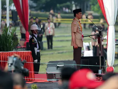 Presiden Joko Widodo memberikan pengarahan dalam acara Peringatan Hari Pramuka dan Pembukaan Raimuna Nasional XI Gerakan Pramuka di Bumi Perkemahan Cibubur, Jakarta, Senin (13/8). (Liputan6.com/Faizal Fanani)