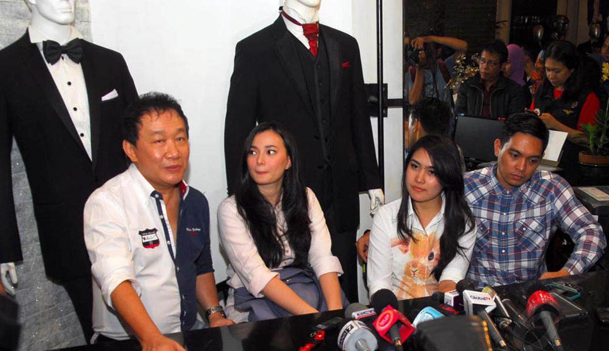 Ditemani artis Asmirandah, Donnie dan Sonya menggelar konferensi pers di kawasan Jakarta Barat, Selasa (6/5/14). (Liputan6.com/Miftahul Hayat)