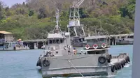 Pangkalan Utama TNI AL V (Lantamal V) mengerahkan dua Kapal TD Tambora dan TD Bromo untuk mengangkut tongkang berisi 250 ton air bersih. (Foto Liputan6.com/Dian Kurniawan)