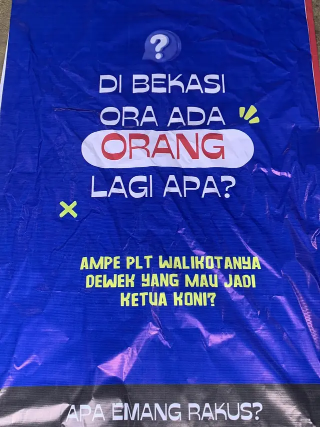Spanduk Penolakan Plt Wali Kota Bekasi jadi Ketua KONI Dicopot Satpol PP