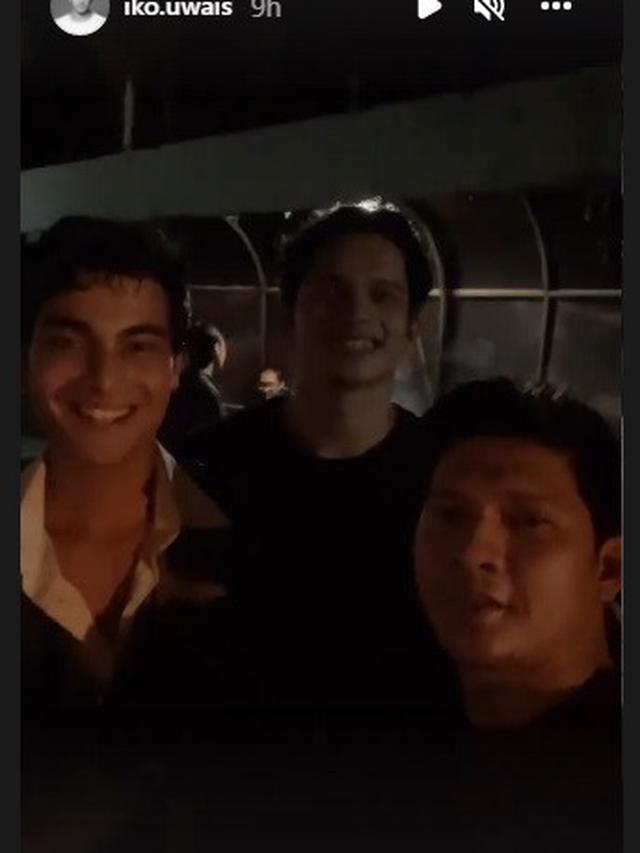 Iko Uwais di Lokasi Syuting Buku Harian Seorang Istri