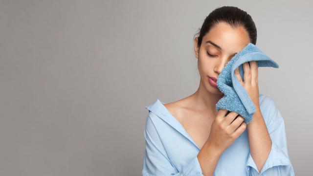 Ilustrasi mengusap wajah