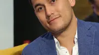 Arifin Putra Di-bully Gara-gara Warna Kumis Pirang Kemerahan