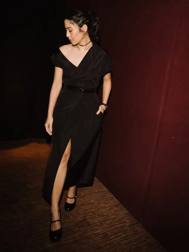 Adu Gaya Dark Stunning Dian Sastrowardoyo, Acha Septriasa, Hana Saraswati dan Della Dartyan di Premiere Film Qodrat 2