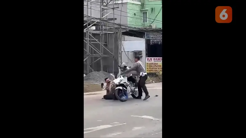 Tabrak Polisi