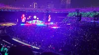 Chris Martin Berikan Pantun untuk Penonton di Konser Coldplay, Ujungnya Pinjam Dulu Seratus