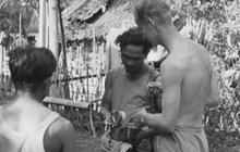 Potret Lawas Tentara Belanda saat Masih Menjajah Indonesia, Dari Santai Beli Kopi sampai Geledah Rumah Warga