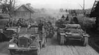 Grup Panzer III Nazi Jerman saat Operasi Barbarossa dalam Perang Dunia II, salah satu invasi paling besar dalam sejarah. (Sumber Wikimedia Commons)