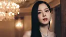 Jisoo BLACKPINK kenakan anting gantung dan kalung dari Le Voyage Recommence bertahta berlian mahal [@sooyaaa__]