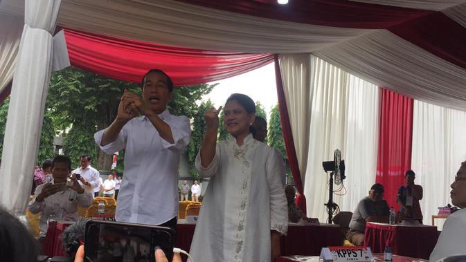 Presiden Jokowi dan Ibu Iriana usai mencoblos di TPS.