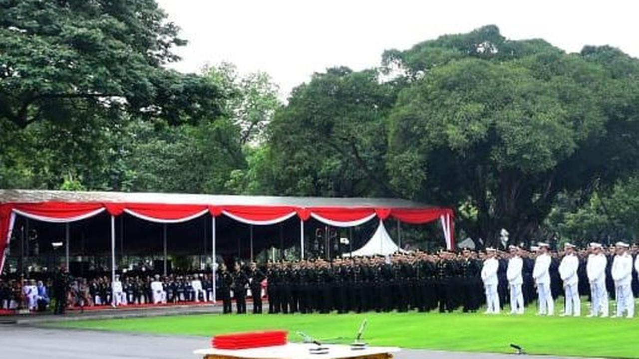 Seluruh pejabat, petinggi TNI Polri, hingga para hadirin nampak antusias saat menyaksikan langsung yel-yel khas dari perwira remaja TNI AD. <br>