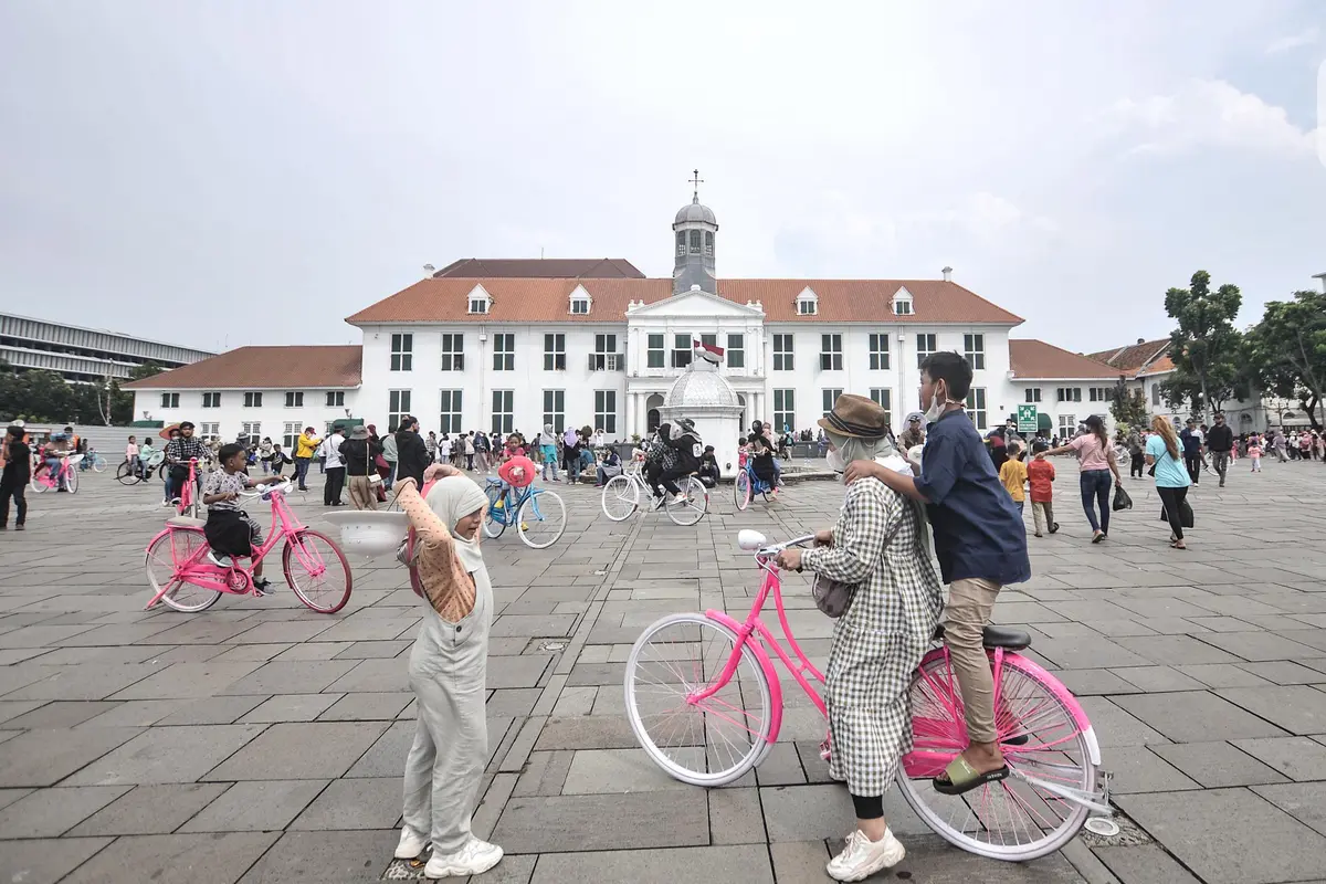 Berkah Libur Lebaran Bagi Jasa Sewa Ontel di Kota Tua