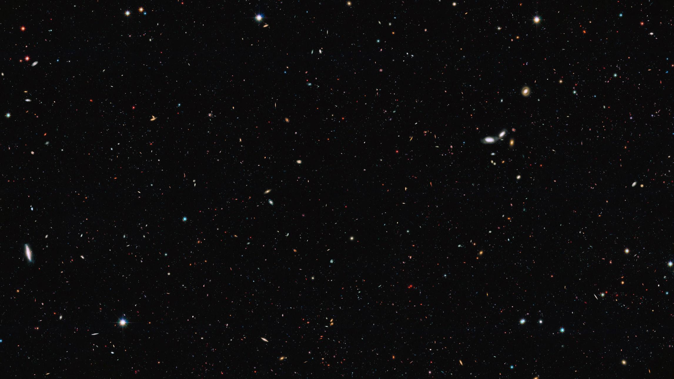 Sejumlah galaksi di alam semesta yang terlihat oleh Teleskop Hubble (NASA, ESA/Hubble)