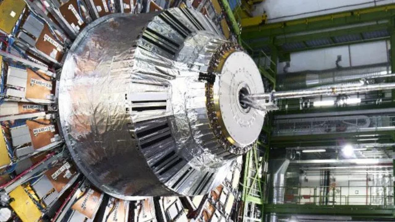 <b>Large Hadron Collider (LHC)&nbsp;</b>