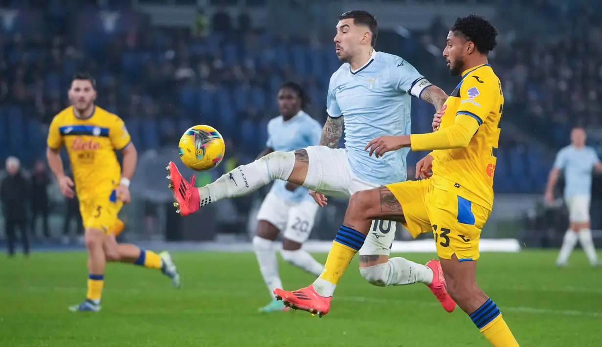 Hasil ini membuat Atalanta tetap berada di puncak klasemen sementara Liga Italia dengan mengumpulkan 41 angka dari 18 pertandingan, unggul satu poin atas Inter Milan di peringkat kedua. (AP Photo/Alessandra Tarantino)