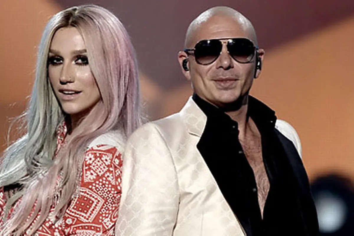 kesha-pitbul-140110b.jpg