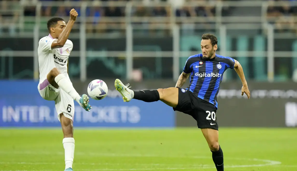 Melawan tim promosi, Nerazzurri sukses meraih kemenangan meyakinkan dengan skor 3-1. (AP/Luca Bruno)