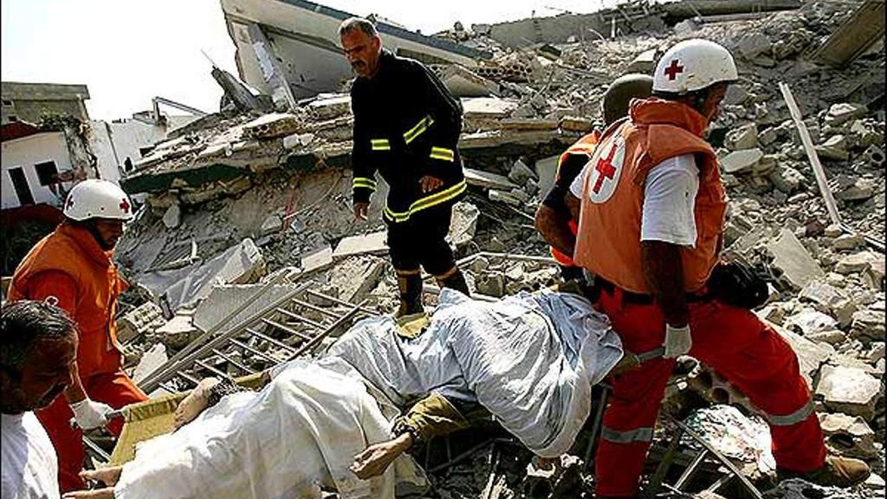 Korban salah sasaran rudal Israel di Kota Shlomi. (AFP)