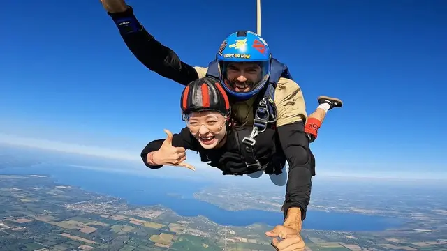 Coba Banyak Olahraga Ekstrem, Ini 7 Momen Natasha Wilona Sky Diving di Kanada