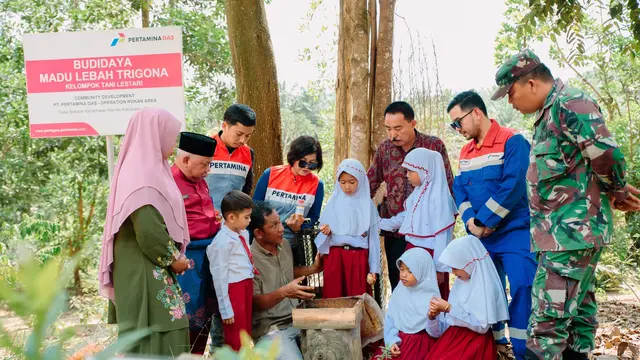 Masyarakat Riau melakukan sejumlah hal untuk perkuat kemandirian, misalnya pengembangan budidaya lebah madu trigona dan budidaya ikan keramba jaring apung.