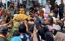 Grebeg Besar Keraton Surakarta Digelar Meriah, 2 Gunungan Jadi Rebutan Warga