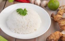 Tips Memasak Nasi ala Restoran Padang Tanpa Repot, Hasilnya Bakal Pulen