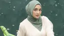 Kirana Instant ini merupakan scarf instant polos dengan beberapa varian warna yang cantik dan akan terlihat cerah dikulit ketika dikenakan. (Deyn Scarf)