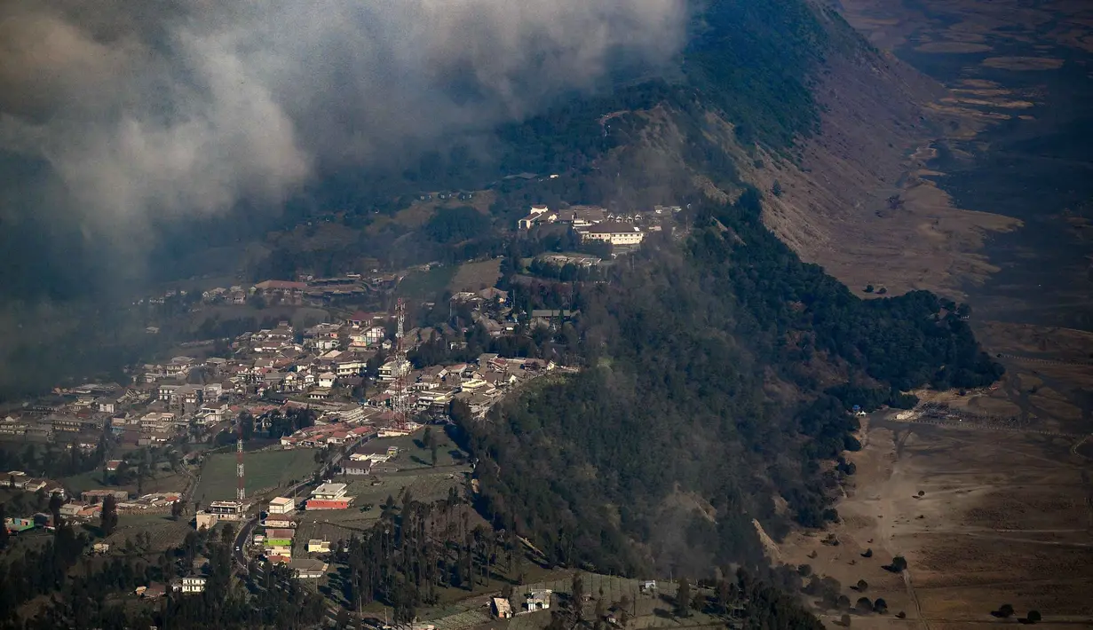 Kawasan Taman Nasional Bromo Tengger Semeru (TNBTS) dari puncak penanjakan 1 di Kabupaten Pasuruan, Jawa Timur, Kamis, 13 Agustus 2026. (AFP/ Juni Kriswanto)