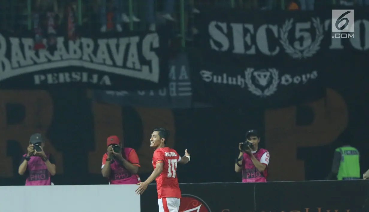 Penyerang Persija, Rudi Widodo merayakan gol ke gawang PS TNI pada lanjutan Liga 1 Indonesia di Stadion Patriot Candrabhaga, Bekasi, Sabtu (30/9). Persija menang 4-1. (Liputan6.com/Helmi Fithriansyah)