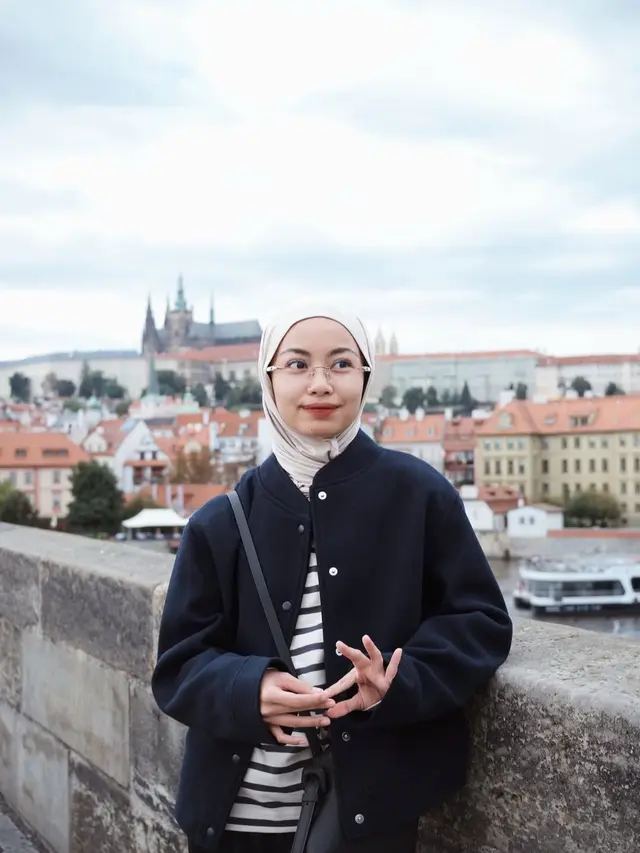 Gaya Striped Outfit ala Tsana Rintik Sedu (Instagram/@ntsana)