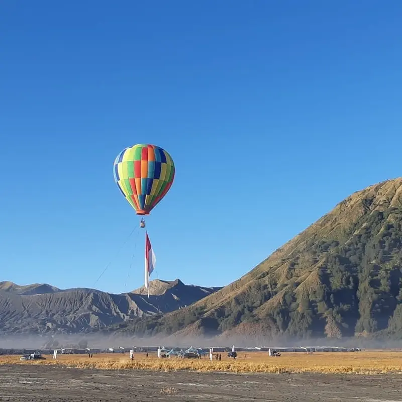 Menikmati Indahnya Bromo dari Udara