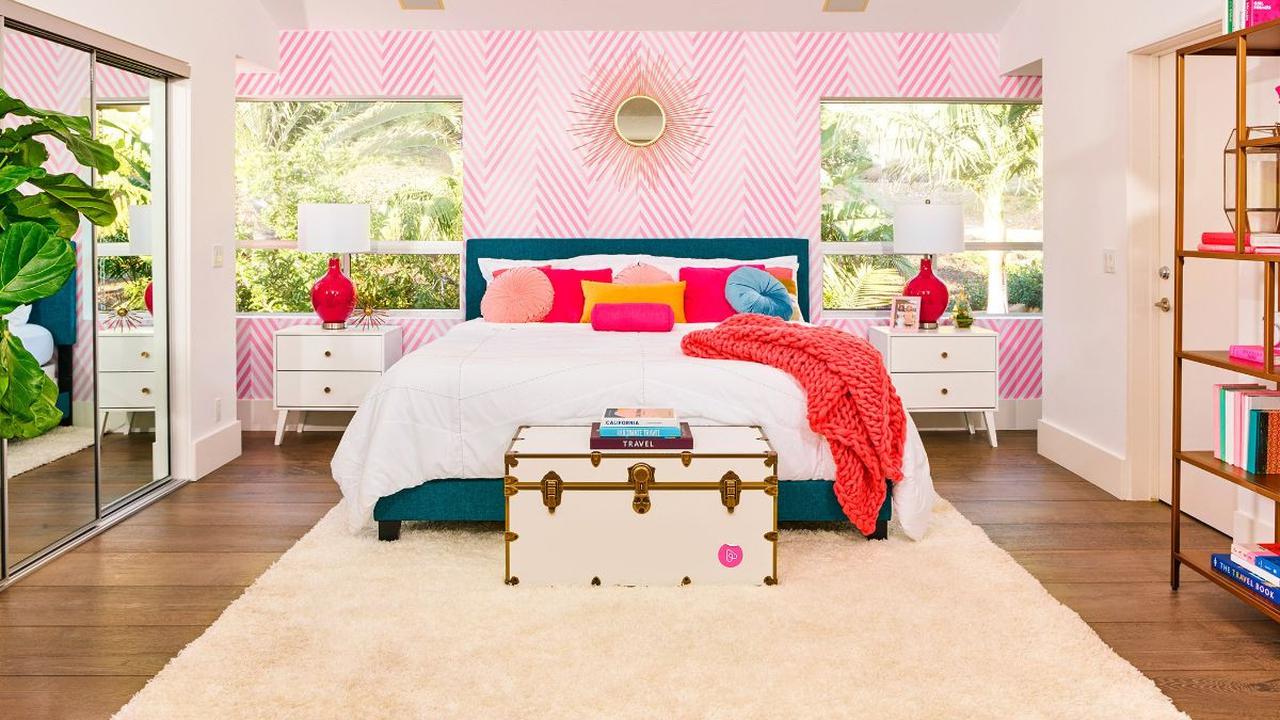 4. Dinamika Modern dengan Motif Geometris