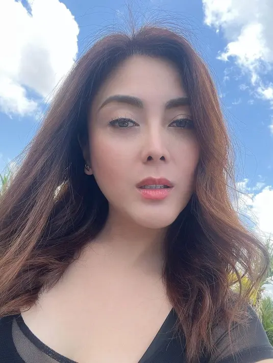 [Instagram/dhenaaldhaliadevanka]