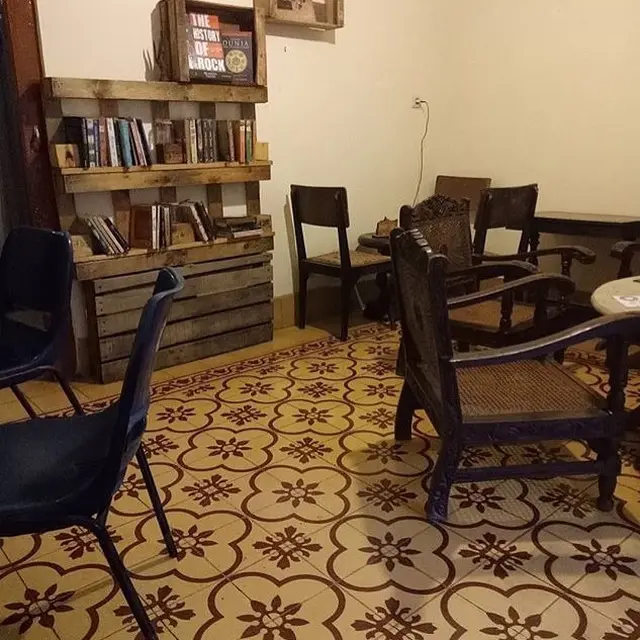 Omah Tua Coffee & Library