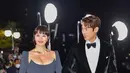 Ajang penghargaan ke-42 kali ini dipandu oleh aktris kenamaan  Kim Hye Soo. Pemeran Jung Geum Ja dalam drama Korea Hyena ini tampil seksi dengan gaun yang membentuk lekuk tubuhnya dari Alex Perry. (Instagram/koreadispatch).