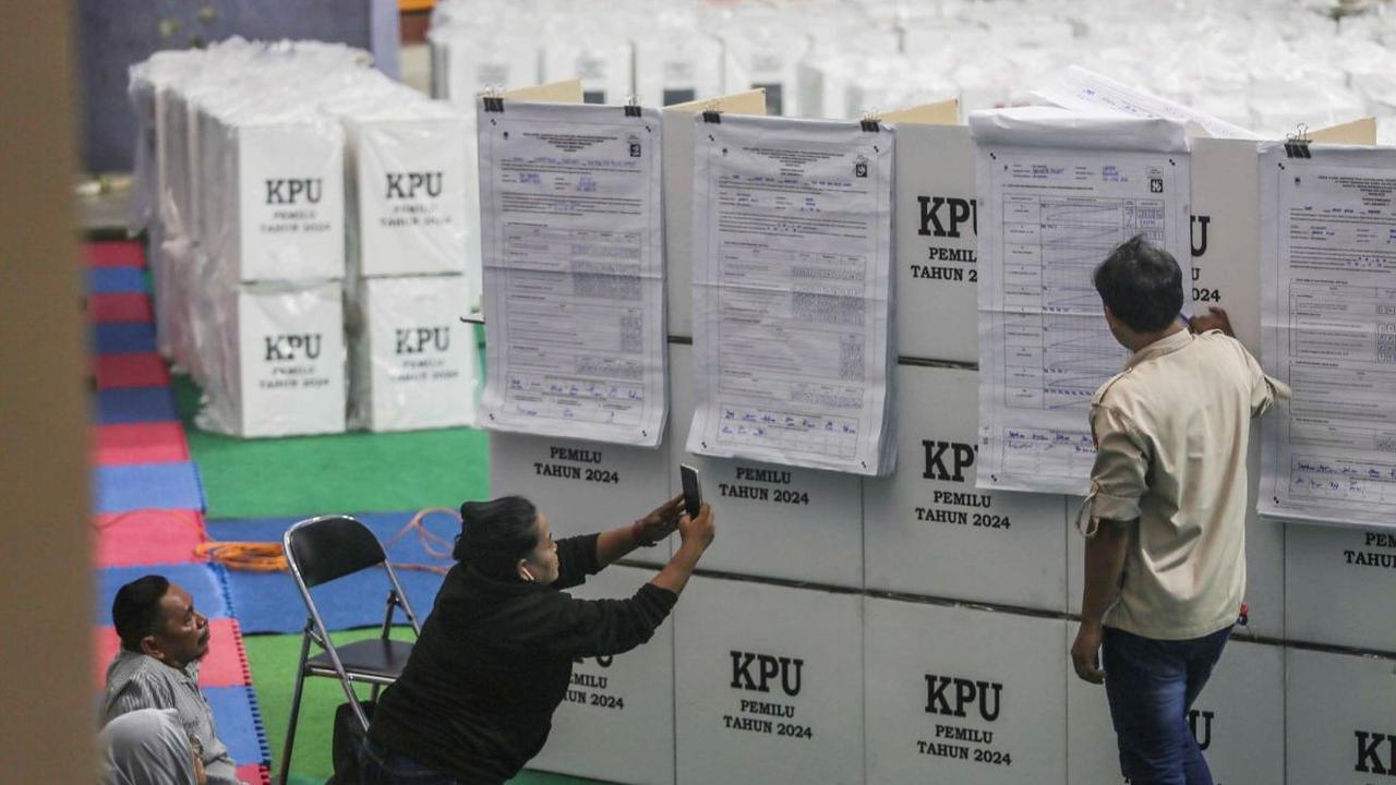 Mendengar keberatan Saksi 01, Aang menjawab semua sudah ada catatan kronologis dan laporannya khususnya.<br>