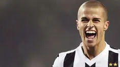 Kegembiraan gelandang serang Juventus Sebastian Giovinco setelah mencetak gol ke gawang Napoli dalam lanjutan Serie A yang berlangsung di Olympic Stadium, Turin, 31 Oktober 2009. AFP PHOTO / EMILIO ANDREOLI 