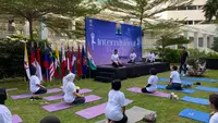 India Mission to ASEAN adakan yoga bersama di Sekretariat ASEAN Jakarta, Rabu (21/6/2023), untuk memperingati Hari Yoga Internasional. (Liputan6com/Yasmina Shofa)